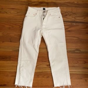High Rise Cheeky Straight Jeans w Raw Hem Petite